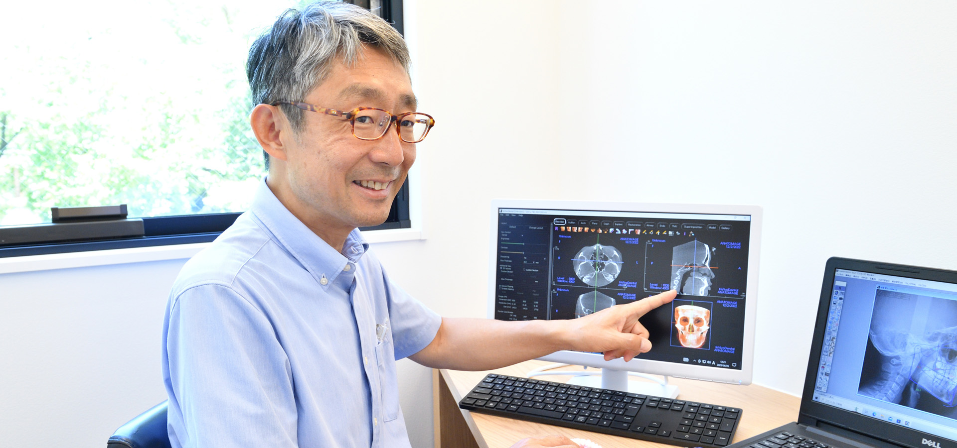 写真：歯科医師と話し合う様子